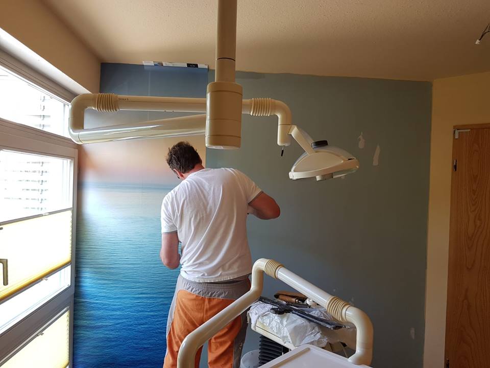 Malerarbeiten im neuen Prophylaxezimmer